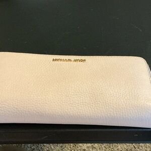 Michael Kors Light Pink Wallet